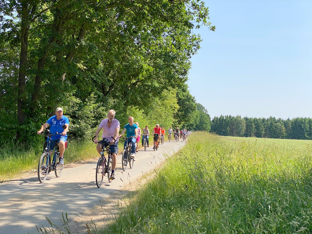 Ein Dorf fährt aus – Fahrradtour 2023 mit Jardinghausen